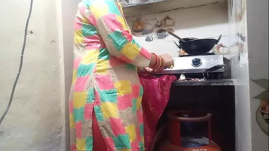 Baju wali bhabhiji ko ghr pe sabji Banate time chudayi suru