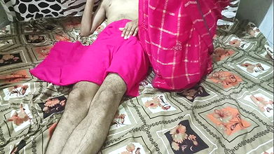 Desi Marathi Bhabhi in saree