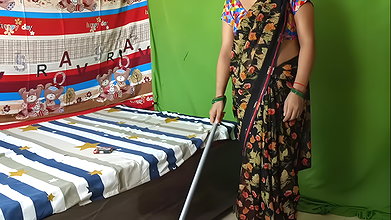 The lonely maid was inserting a wiper in her pussy in the owner’s room. The owner came and fucked her with Hindi voice