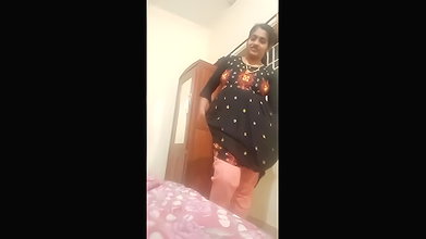 Chubby south bhabhi showing nude