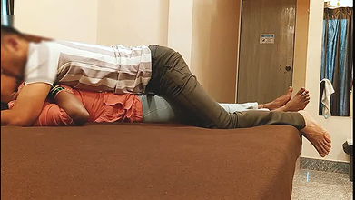 Desi Bhabhi Cieszyć się cipki jedzenia i Hardcore Sex. Gorący indyjski MILF jęki.