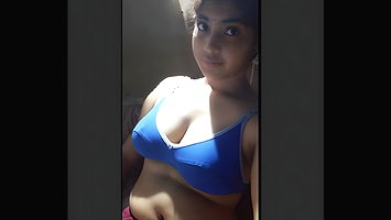 Desi village teen shwo her boobs