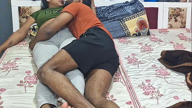 Gorąca i seksowna nauczycielka college’u Payal Hardcore jebanie i romans ze studentem w Teacher’s House.