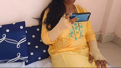 Gorąca seksowna Marathi Sarika ciocia piesek styl seks z bluzką Trailor