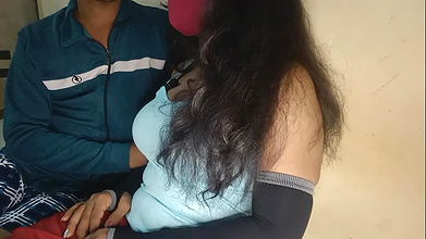 Gorąca seksowna żona Tharki zrobiła ogromny nastrój i ugasiła pragnienie