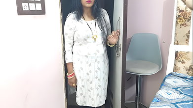 Indyjska ciocia Phuked – sąsiad ciocia przyszedł uzyskać powietrze z klimatyzatora pod pretekstem ciepła i got jej cipki fucked.