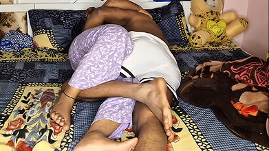 Indyjska gruba szwagierka Dupa dała pełną zabawę szwagra z Loud jęki.