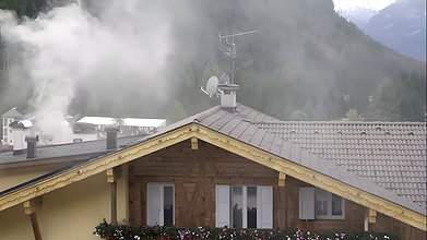 Macocha z dużymi cyckami natłuszczającą jej szwajcarskie krzywe milf ciało i palcami jej cipki w moim pokoju musiałem ją przelecieć