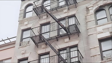 Moja żona sąsiadów jest nimfomanka! Przychodzi tylko po to, aby dać mi cycek i sprawić, że spuszczę się na jej duże cycki