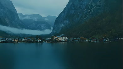 Młody pasierb pieprzył mamuśkę macochę, podczas gdy taty nie było w domu, więc spuścił się na duży tyłek macochy