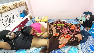 Młody Saali jeździ nad Jija i jebana w różnych pozycjach spust wewnątrz cipki