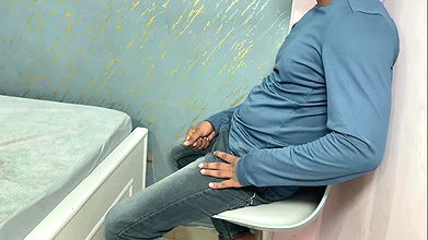 Najemca student pieprzył Monę ciocia w Standing Doggy