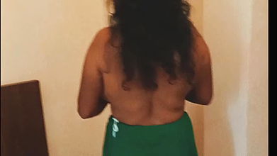 Napalona macocha uprawia ostry seks, Desi zerżnięta przez swojego chłopaka