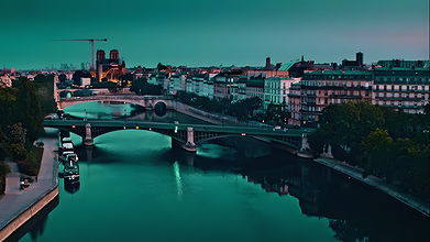 Napalona macocha znów dzieli łóżko z pasierbem, uwielbia ruchać się z tyłu, podczas gdy jej duże naturalne cycki podskakują