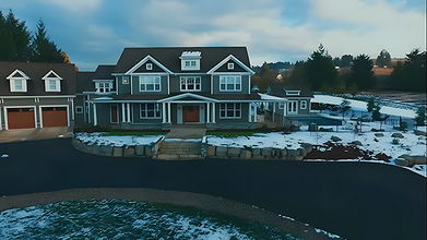 Napalona teściowa z dużymi cyckami uwiodła młodego zięcia wielkim kutasem, podczas gdy jej córka duże cycki zerżnięta od tyłu