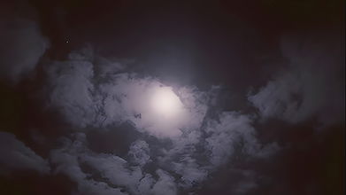 Niegrzeczna pasierbica dostaje jej piersi ściskanie, ściskanie cycków i cycków bicie i ściskanie w celu nauki manier