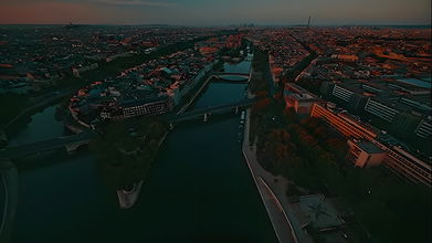 Piękna blondynka długowłosa przyrodnia siostra ssie mojego dużego kutasa i pozwól mi spuszczać się głęboko w jej cipce