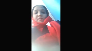 HORNY DESI INDIAN WIFE FINGERING HERSELF