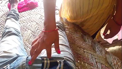 Indian girl went to get audio, started talking to fuck Desi