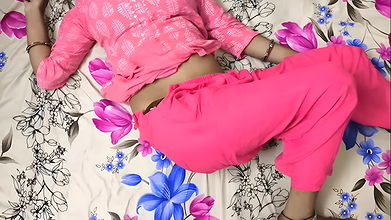 Big ass cute girl agrees to share bed