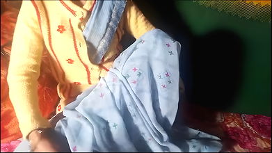 gaon ki desi bhabhi ko bur me baigan dal diya