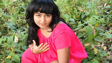 I found Boudi alone in the garden and fucked her, Bhabhi said crack my pussy