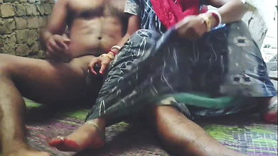 Suman bhabhi ko bhaiya hard chudai kar rahe the bhabhi ki chikh sun ke devar ne chupke se video banaya video VIRAL madharchod