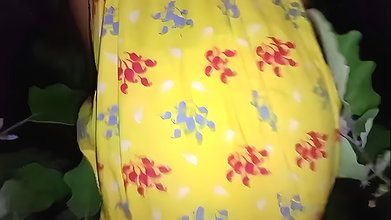 Outdoor Desi Hot Bhabhi Big sexy ass