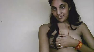 2022-11-08_hotnsweetindian_40323489