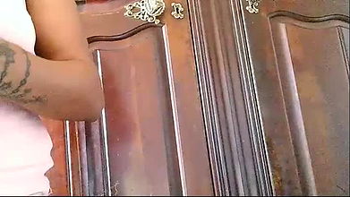 2022-11-12_crystal2india_40693275