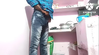 Pakinti aunty ki pilichi kitchen lo thisukelli dengani