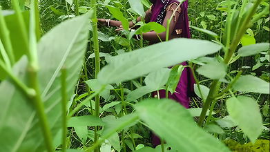 Padosi Ka Ladka Ne Jungle Mein Mujhe Ghodi Banakar Meri Chut Ki Chudai kar di