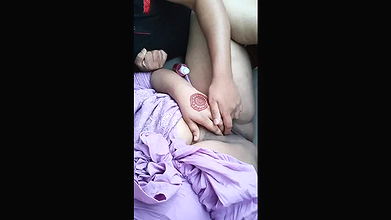 Indian sexy girl fucking with texi driver. outdoor fuck desi indian passenger super blowjob taxi driver on car. Roshni-Atif