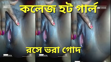 College girl fingering hot pussy