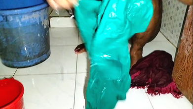 Bangla Beautiful Bhabhi Bathing Caught Decor – shopna25