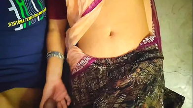 Bhabhi ji ko chod ke liye sukhi gas me le gaya but bhabhi ji scared gayi aur fir – Full HD Video