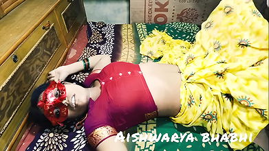 Bihari mammi ki raseeli chut saree utha ke chod diya