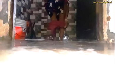 Chut mein khujali ho rahi thi isliye Naha Li