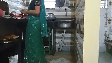 Desi bhabi ki kitchen me chudai video with brother in law