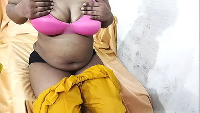 Indian Sexy Bhabhi Ko choda bina chaddi utare