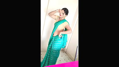 Indian village hot desi girl in the forest viral MMS