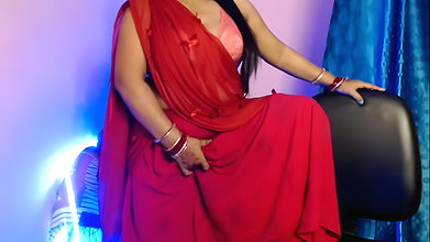 Desi solo girl half-opens her clothes, exposes her hot boobs, nipples and fucks her pussy with a vibrator