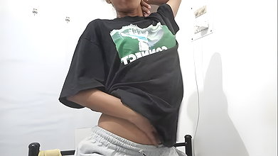 girlfriend masturbating in front of the mirro
