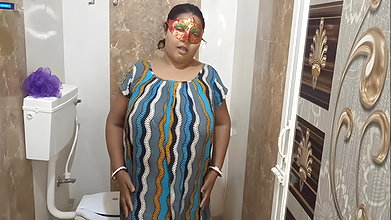 Bhabhi ji bathroom me nangi hoke apni rasile chut ka Pani aapko pilaya