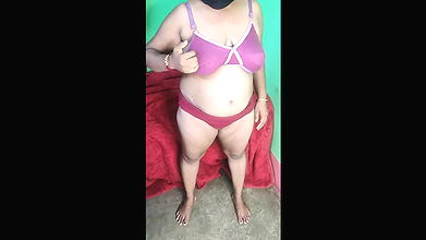 Desi young bhabi fingering her wet pussy too hot