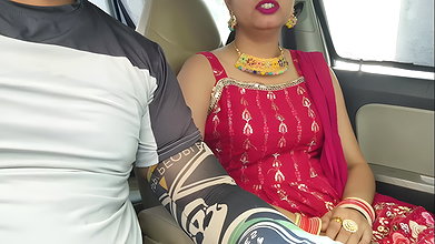 Cute Desi Indian Beautiful Bhabhi Gets Fucked with Huge Dick in car outdoor risky public sex