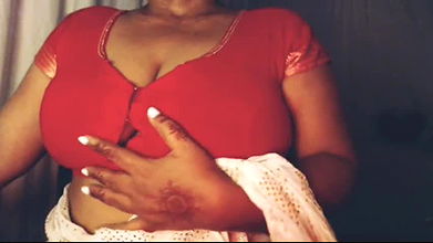 Hot Desi boobs girl takes off her clothes to show her boobs and pinches her nipples