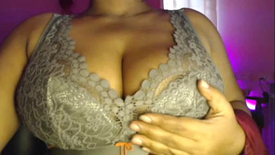 Hot sexy desi girl opened her bra clothes and pressed her boobs vigorously and became half naked