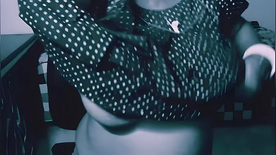 Hot desi girl shows her boobs by removing her bra in sexy style and massages oil on her boobs, her nipples also become tight