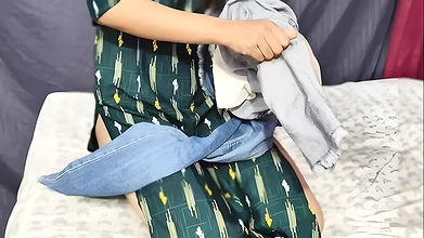 Kavita bhabhi apni pant dhund rahi thi itne me pinku ne aa peeche se daal diya